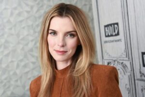 Betty Gilpin Wiki