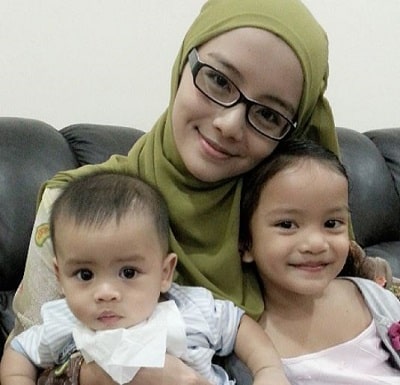Mira Filzah with her nieve and nephew